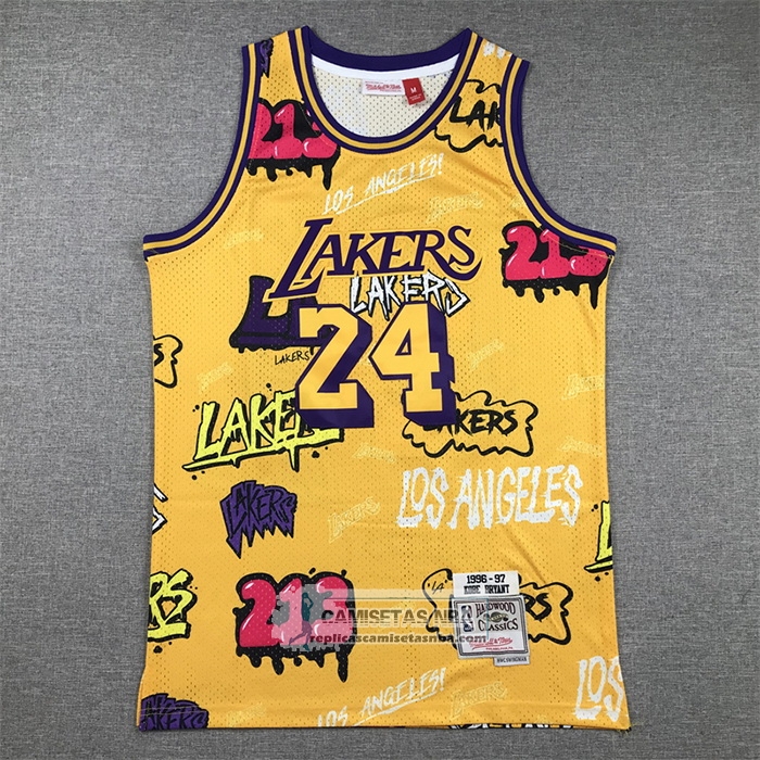 Camiseta Los Angeles Lakers Kobe Bryant NO 24 Slap Sticker Mitchell & Ness 1996-97 Amarillo